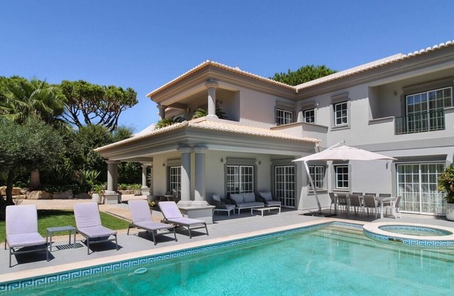 Family-Style Algarve Villa near the Beach