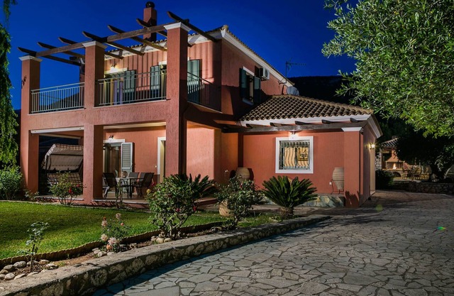 Family Villa with Gardens & Terrace near the Beach