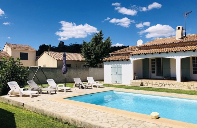 Family villa with pool between Provence and Camargue