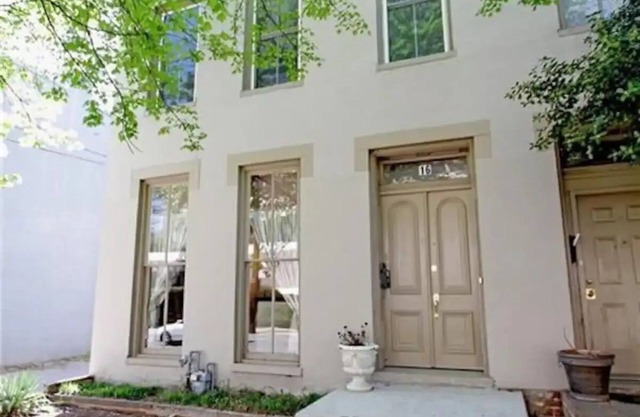 FAN-tastic 2 Bedroom - Furnished Historical House