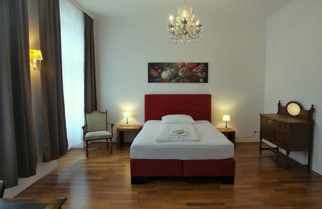 Fancy 6 rooms apartment directly at Augarten