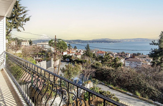 Fancy Apartment with Balcony and View in Sariyer