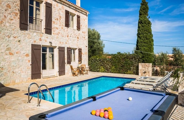 Fantastic 2 bed traditional villa with private pool