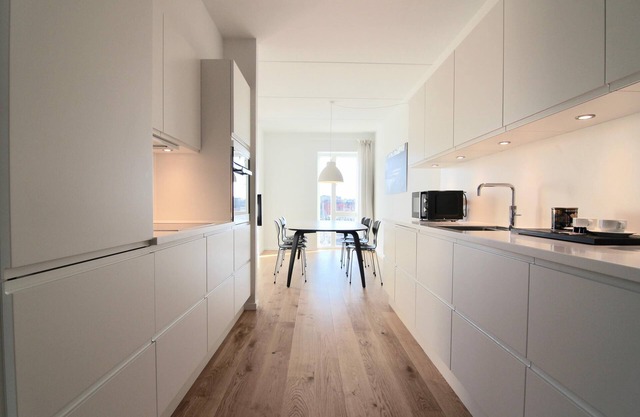 Fantastic 3-bed w/balcony in North Harbour
