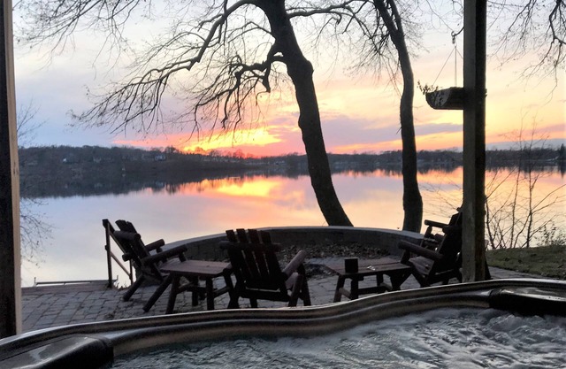 Fantastic 5 + Bedroom Lake Home You Have to See!nLicense # 1963