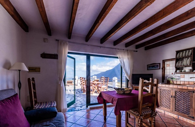 Fantastic Apartment for 4 guests Views, Pool, Tennis and BBQ