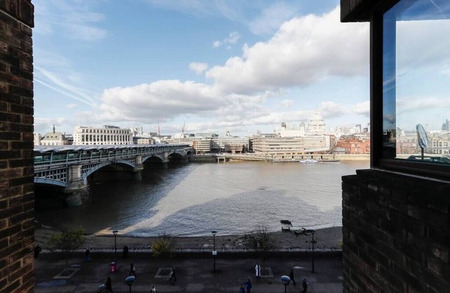 Fantastic flat with views over River Thames