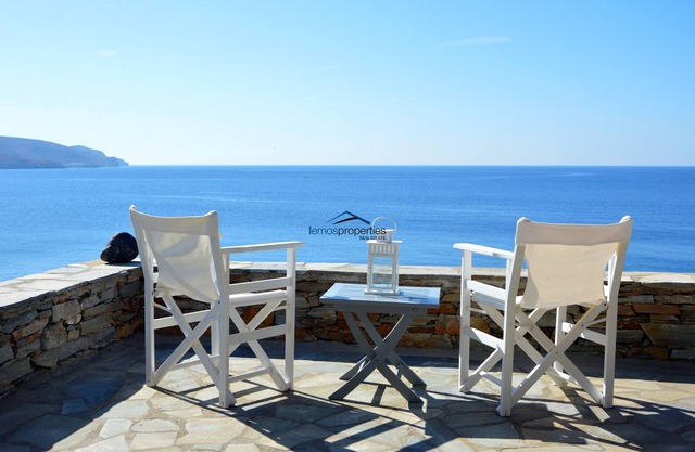 Fantastic house on the waterfront in the area of Koundouros