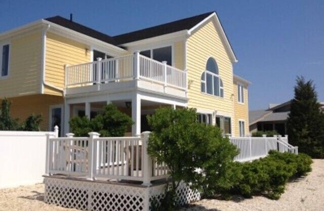 Fantastic Lagoon Front Home, Walking Distance To The Beach