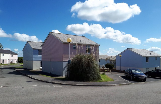 Fantastic Location! Family Resort! Swimming Pools, Wi-Fi, Free Parking, Cornwall