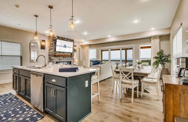 Fantastic Table Rock Lake Views-Free Daily Tickets-In/Indoor Cmty Pools-Near Silver Dollar City