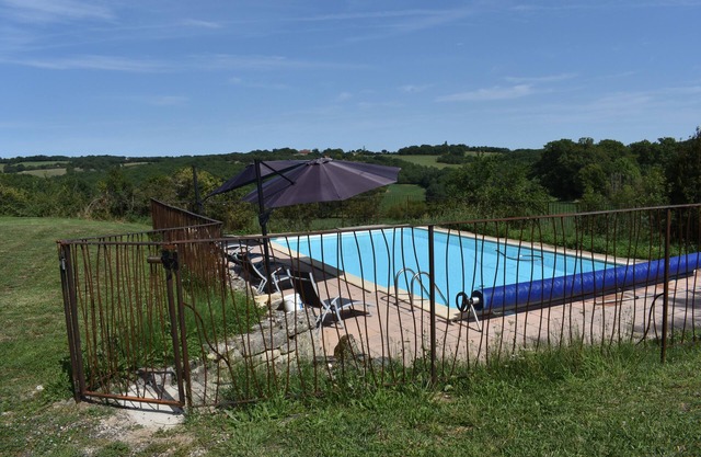 Farm building with outbuilding, heated swimming pool, secluded property, natural park
