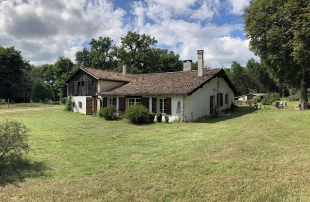 Farm cottage in the heart of the Landes Girondines