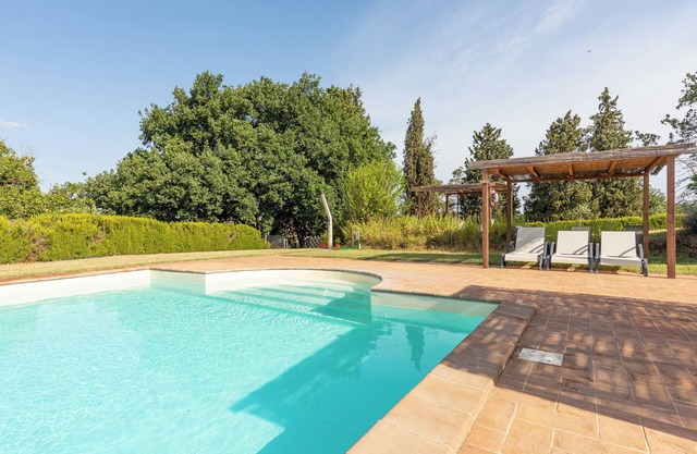 Farmhouse 'Agriturismo Selvoli - La Scuola' with Shared Pool, Wi-Fi and Air Conditioning