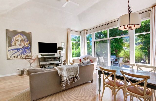 Farmhouse Cottage on the Valley Floor