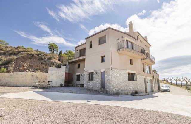Farmhouse 'El Refugi De Rubinat' with Mountain View, Wi-Fi and Air Conditioning