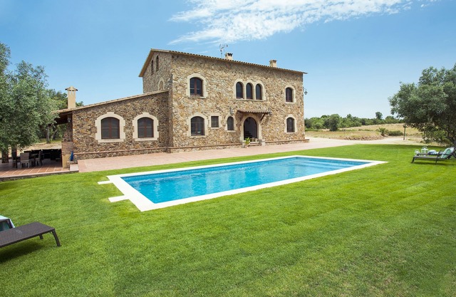 FARMHOUSE LLABIA EMPORDA HOUSE WITH SWIMMING POOL COSTA BRAVA 14 p