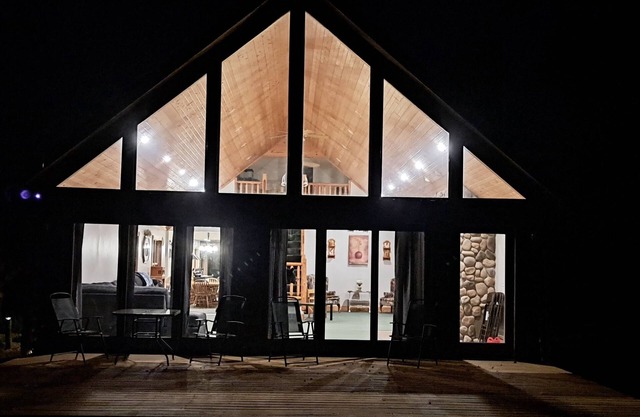 Farmhouse Lodge, Private 4-bedroom, Hot tub, Massage Chair, spacious, AC 5G,