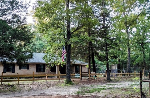 Farmhouse w/Pond, Nature Trails & Farm Experience