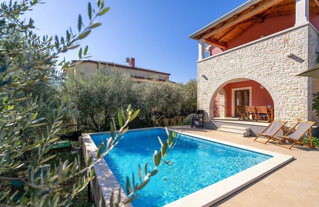 Fascinating villa with panoramic sea views, private pool, baby cot, hydromassage surrounded by oleanders and olives