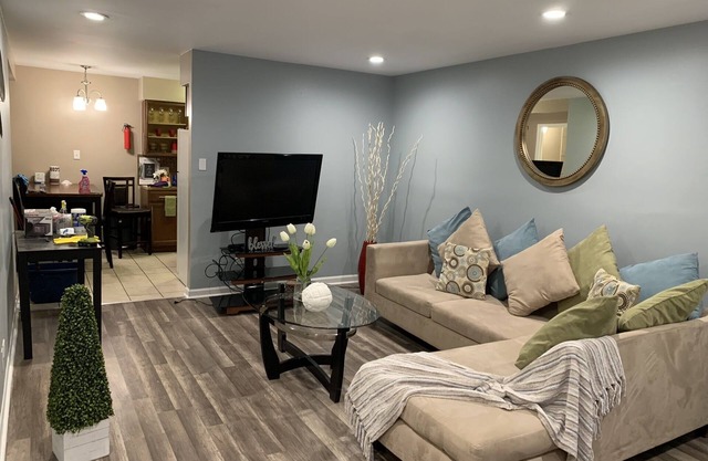 Fast internet 2 Bedroom condo with heated floors