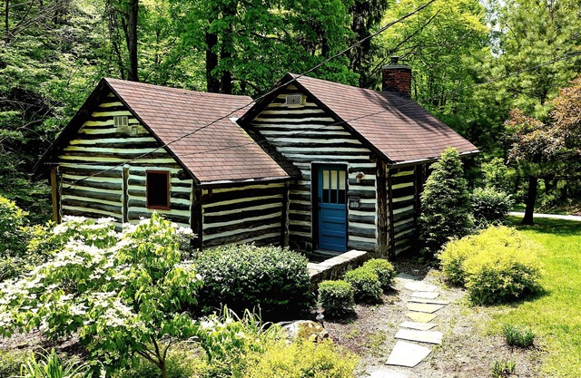 Fayette Springs House-Rustic Luxury close to trails, whitewater and winery!