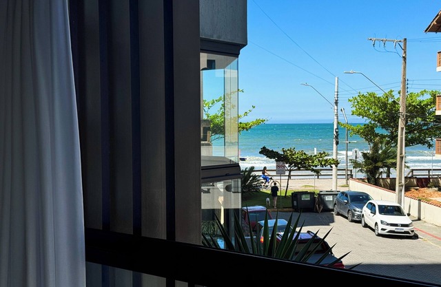 FEET IN THE SAND/30 steps from the sea (apt 102)