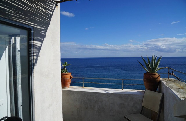 Feet in the water in Erbalunga - Cap Corse - 4 to 5 pers. Duplex with terrace