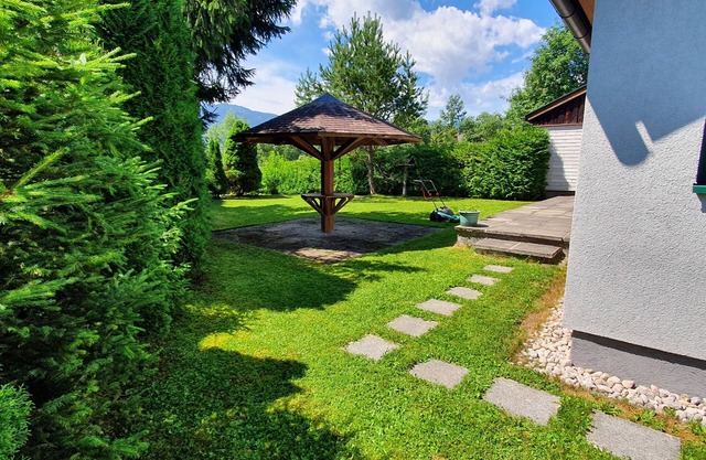FeHs. SonnenAlm 177. 2-6 pers. 3 bedrooms, 2 baths. South ter. Garden, carport