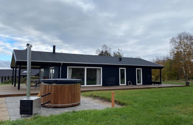 "Ferdine" - 1.5km from the sea by Interhome