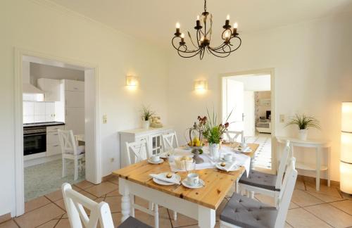 Ferienhaus für 8 Personen mit Kamin & Terrasse