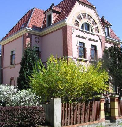 Ferienwohnung und Pension "Zur Aue"