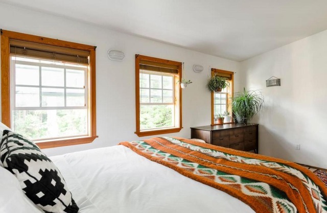 Fern Gully, Coastal Bohemian Loft at Beach