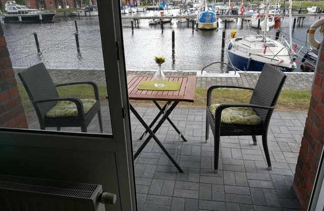 FEWO-fuer-2-Pers-Hafenblick-2-Ueckermuende-Stettiner-Haff-Ostsee-direkt-Yachthafen