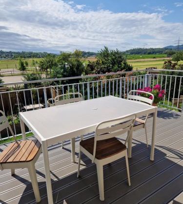 FeWo1 neuwertige, große 110qm FeWo über zwei Etagen mit Balkon im Außenbereich