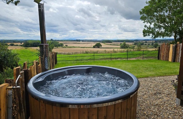 Fibden Farm Glamping - Luxury Safari Lodge