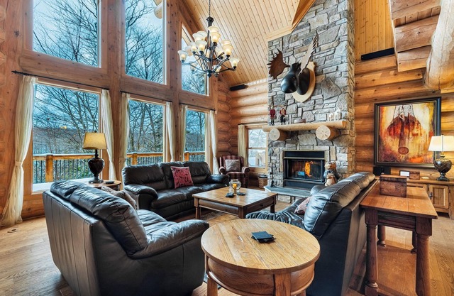 Fiddler Lake Resort Chalet + Private Jacuzzi