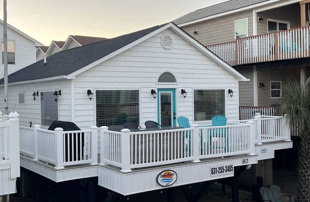 Fifth House From The Beach- 2 bdrm-2 bath-Sleeps 8 "Ocean Breeze 913"