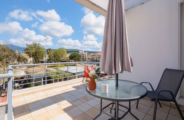 Filiatra Cozy Cental Retreats with Balconies