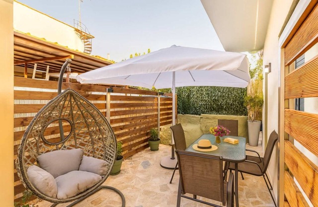 Filiatra Welcoming Hideaway - A Cozy Urban Escape