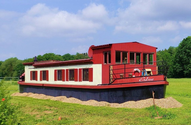 Film ship ERBSE - "The extraordinary houseboat on the meadow"