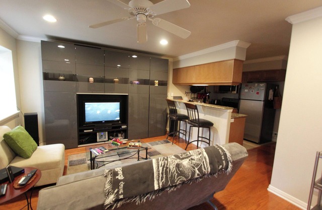 Filmmaker High-end Luxury 1/1 Condo, W/D, covered parking