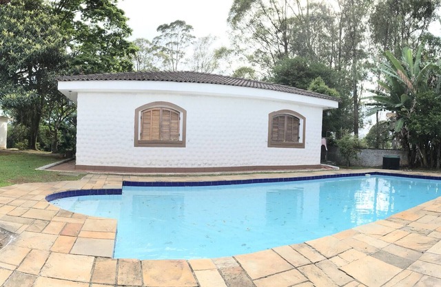 Finca with Pool Next to SBT in Anhanguera / SP