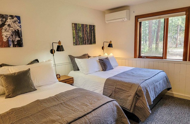 Fir - double queen bedroom at The Inn At Mazama