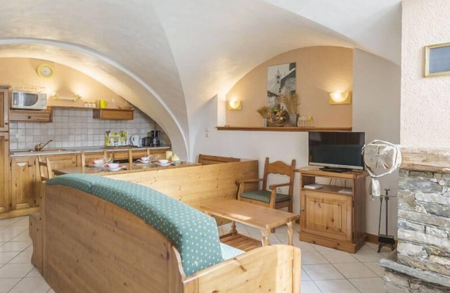 Fireplace or stove, parking, tv, ski locker, 60m², Saint Martin de Belleville