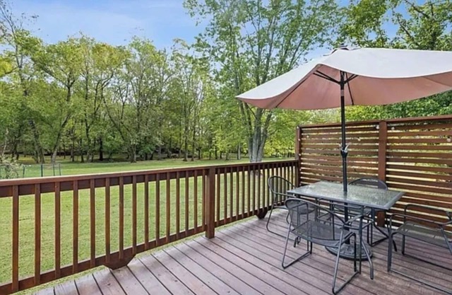 FIREFLY CREEK Charming 3-bedroom farmhouse in delightful Columbia