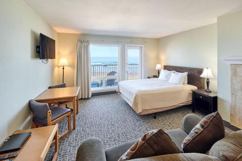 Fireplace Queen Studio - Ocean View - Pool & Hot Tub