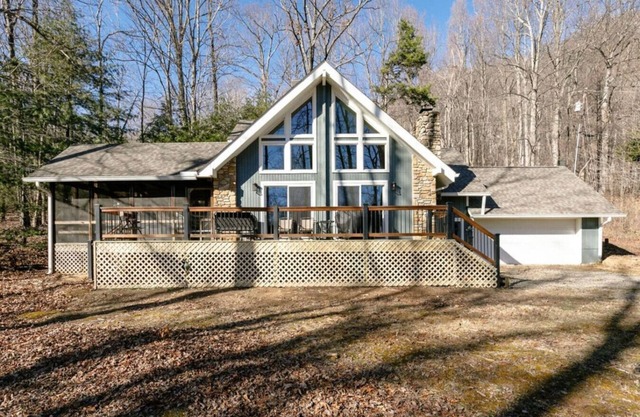 Fireside Retreat - Hot Tub, WiFi