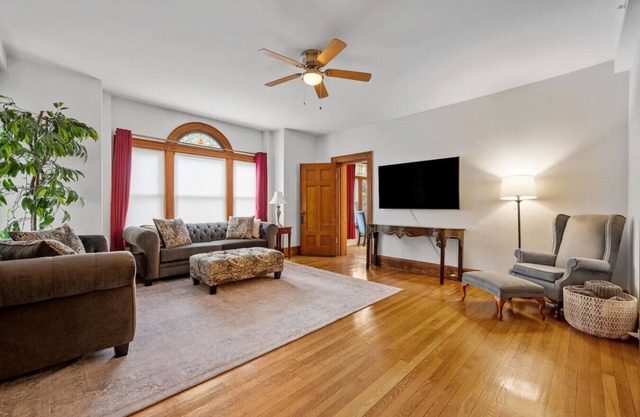 First Floor Large Condo 2bed/2bath w/parking