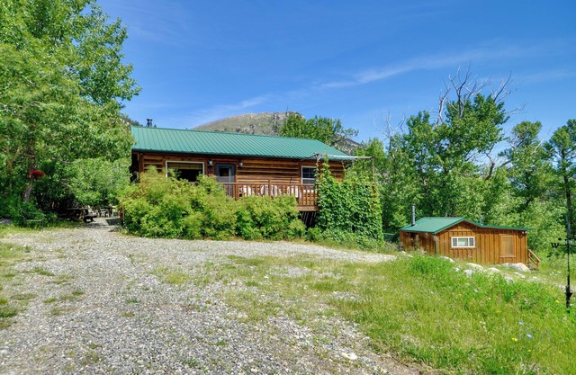 Fish, Hike, Views: Boulder Beauty 'Gil's' Cabin!